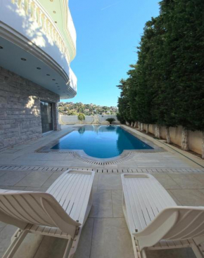Cozy apartment with private pool